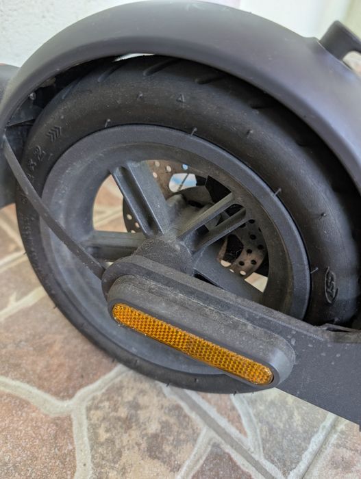 Trotinetă electrică Xiaomi – foarte comodă pentru oraș, stare bună