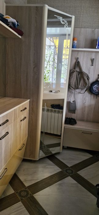 Прихожая молочного цвета