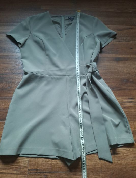 Salopeta scurta Miss Selfridge verde-gri