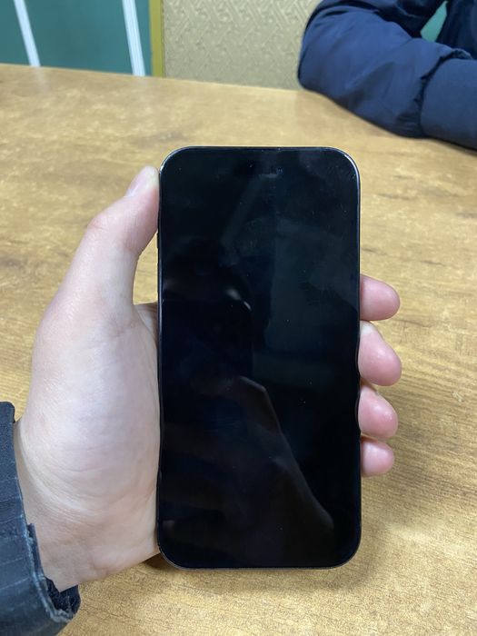 iPhone 15, 256 gb, 79%.