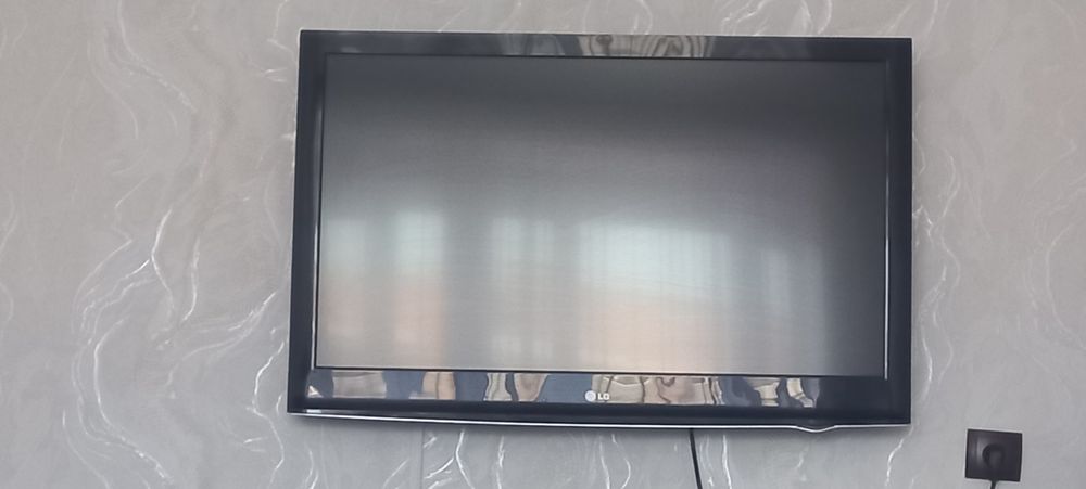 Телевизор диагональ 107,   LG