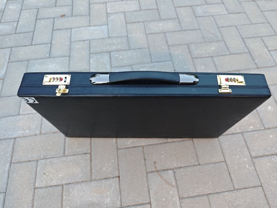 Продавам дипломатически куфар 60/30см