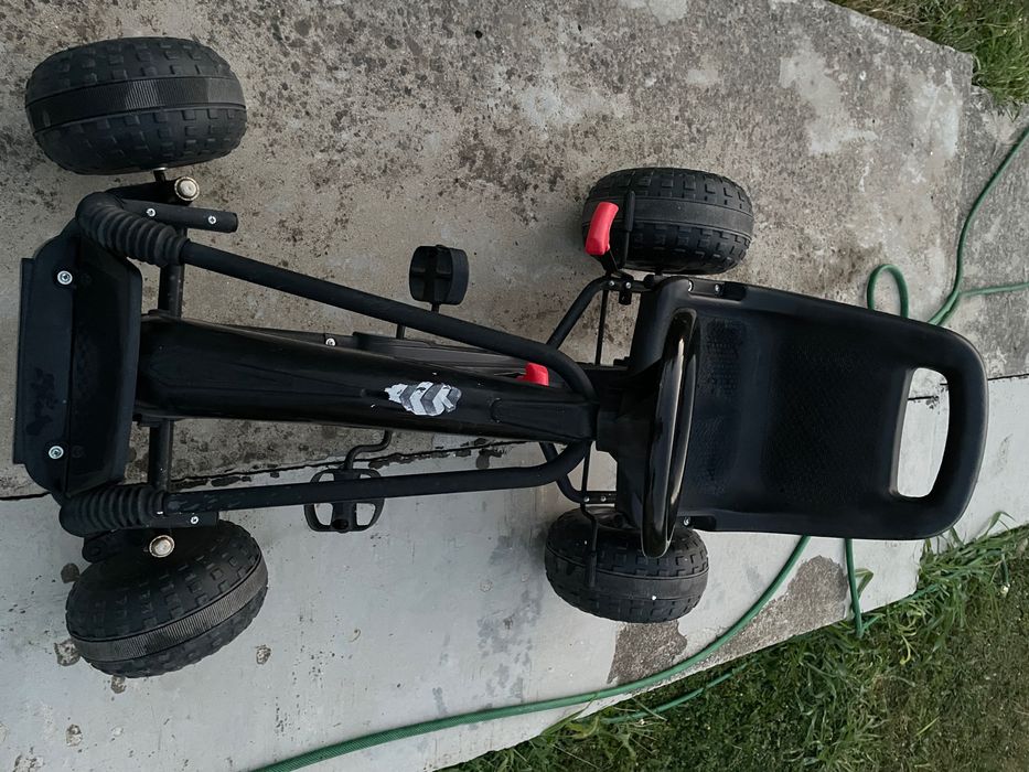 Kart cu pedale pentru copii