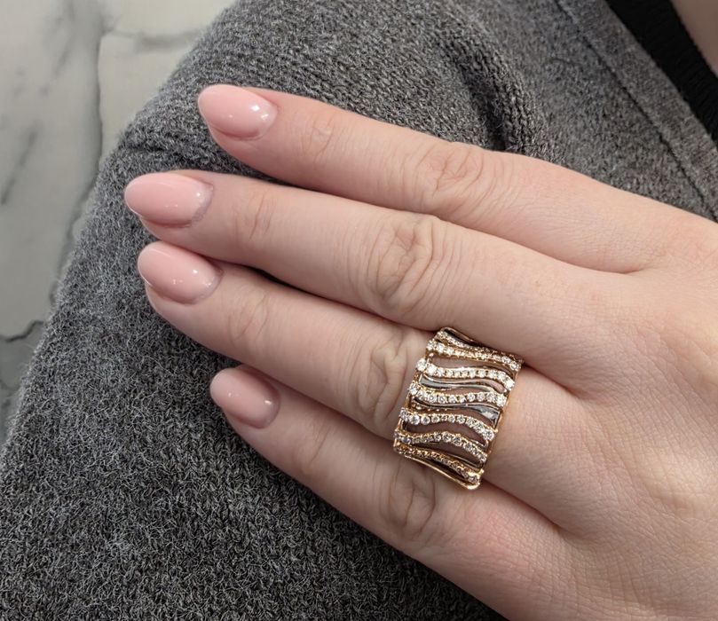 Шикарное золотое кольцо Rafael