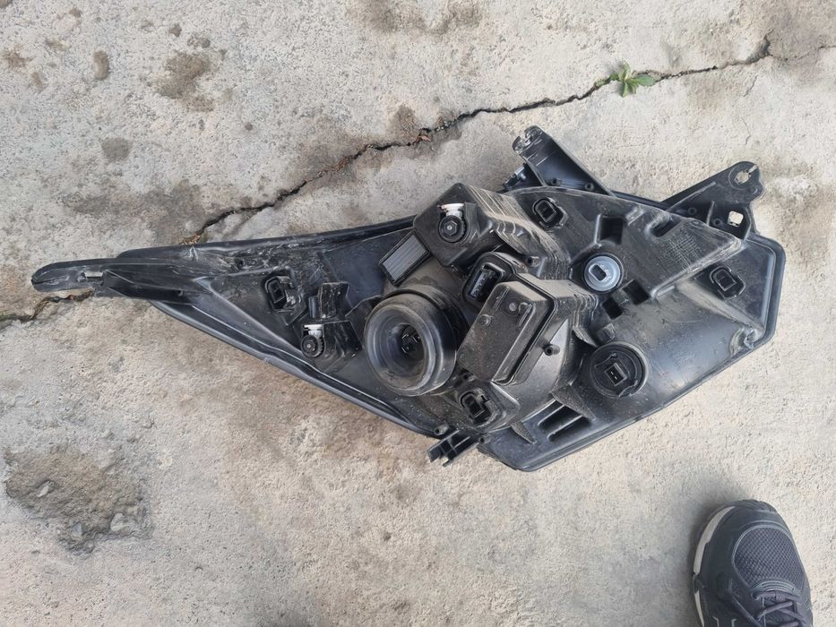 Cobalt fara oldi chap tomon shishasi singan