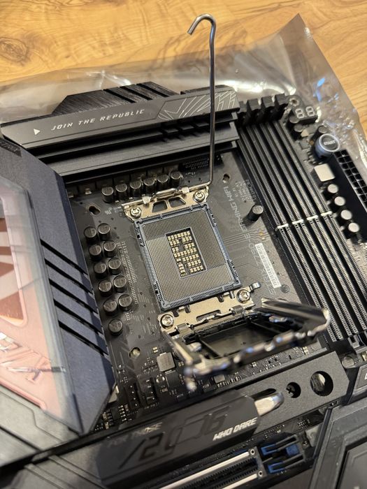 Placa de baza ASUS ROG STRIX Z790-E GAMING WIFI, Socket 1700, Garantie 12 Luni