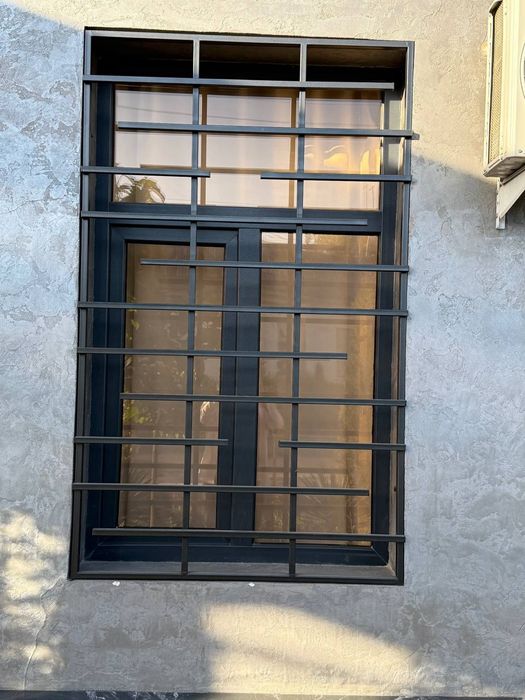 Naves reshotka panjara darvoza