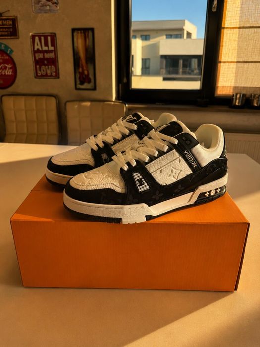 Louis Vuitton Trainer Black&White Edition