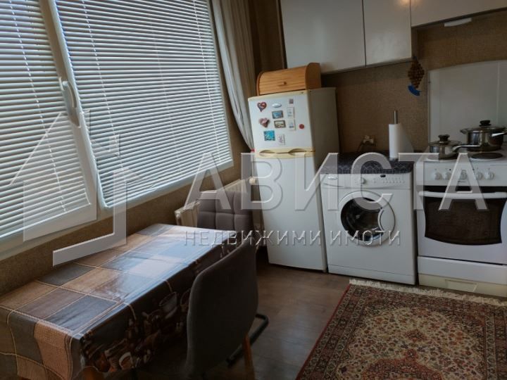 Дава се под наем Двустаен апартамент в София, Център - 70 кв.м за 561 € - Снимка #1