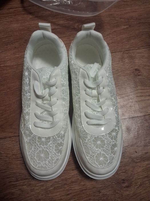 Продам кросовки со скидкой ! Новые !