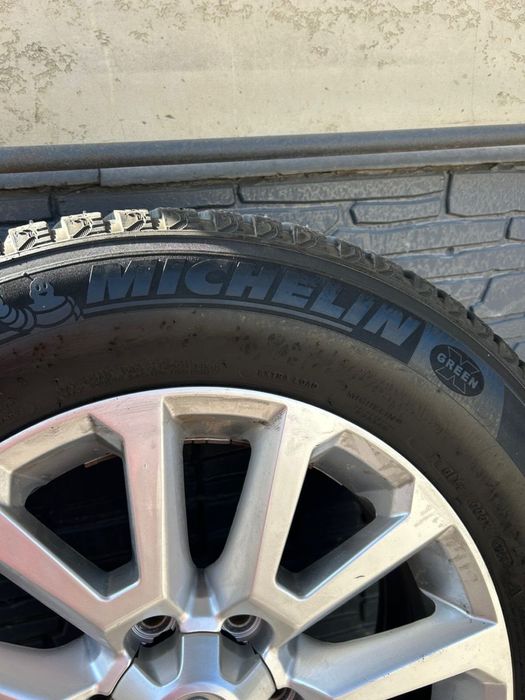 Продам шины с дисками R18