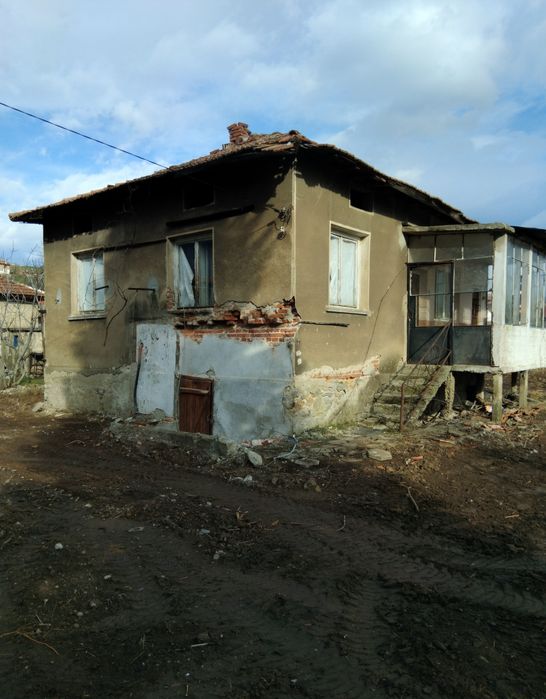 Продава къща в гр.Кочериново