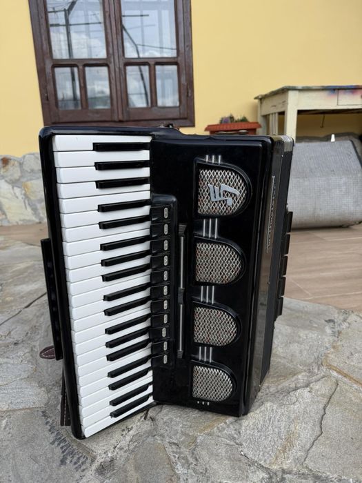 Акордеон  WELTMASTER Стела 120 баса