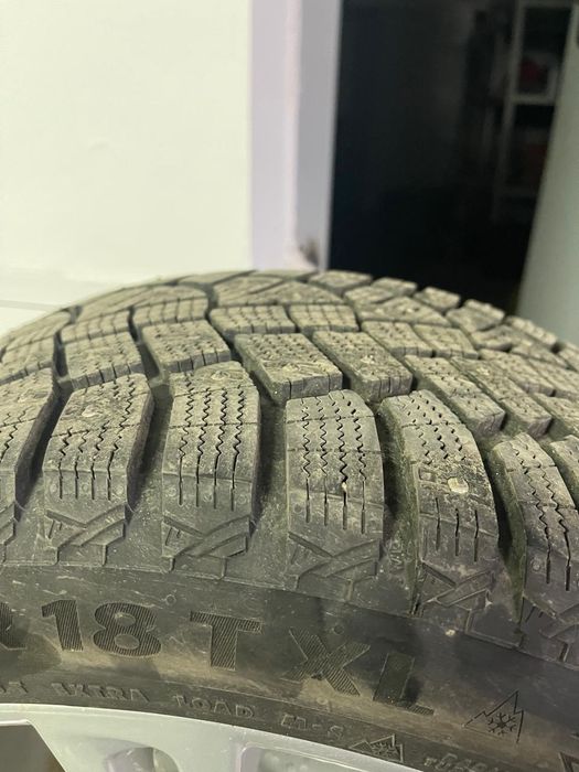 Продам шины с дисками 4 шт на BMW шипованные