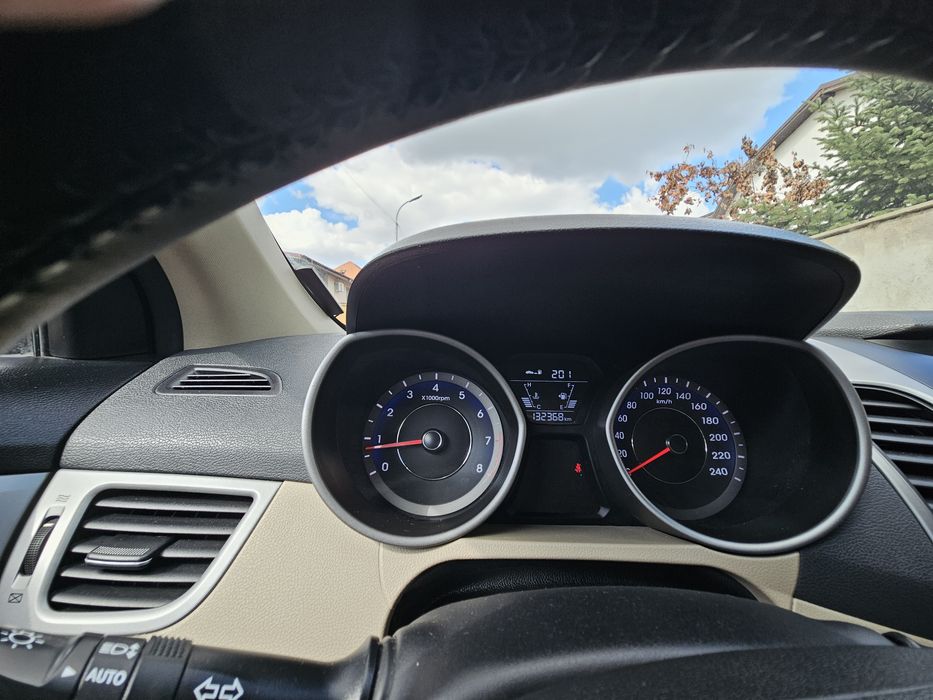 HYUNDAI ELANTRA 2015 1.6 benzina aspirat 132 CP distributie lant