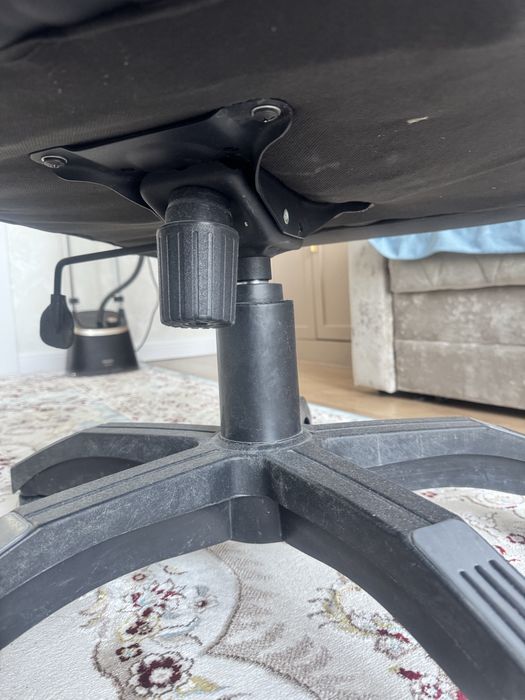 Кресло кожанное офисное б/у