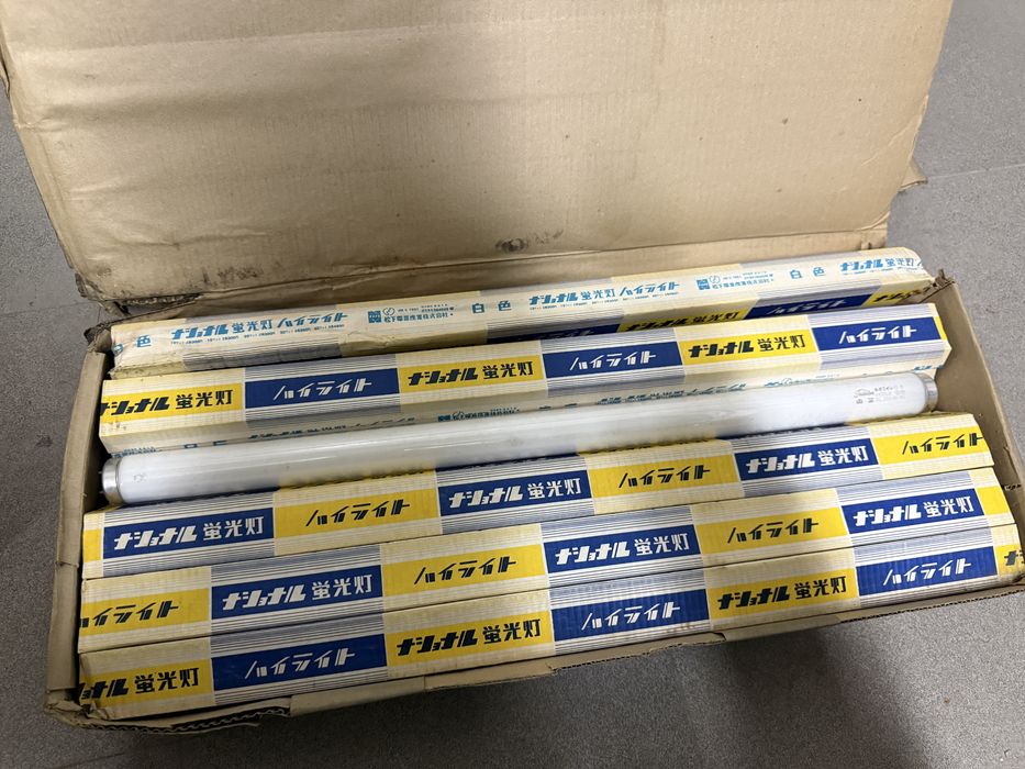 Японски луминисцентни тръби TOSHIBA FL20S-W 588.5MM.