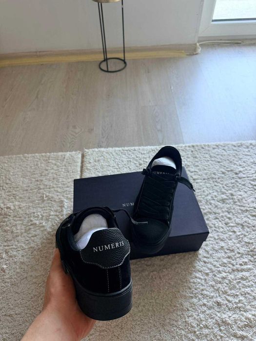 Adidasi Numeris Carbon