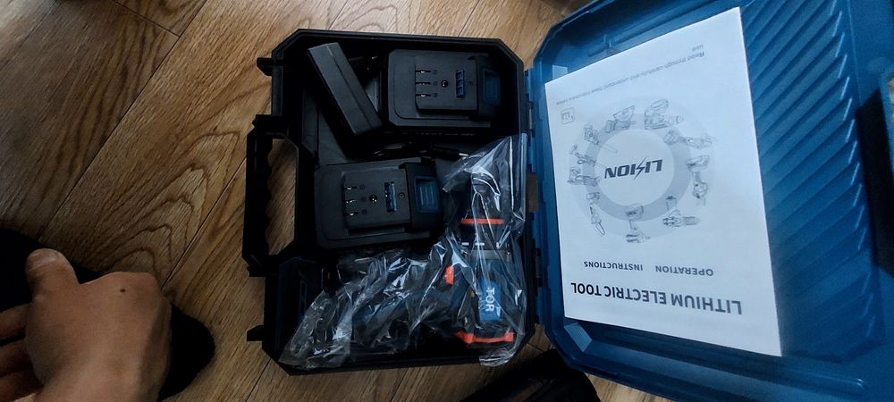 Набор головок и шуруповерт