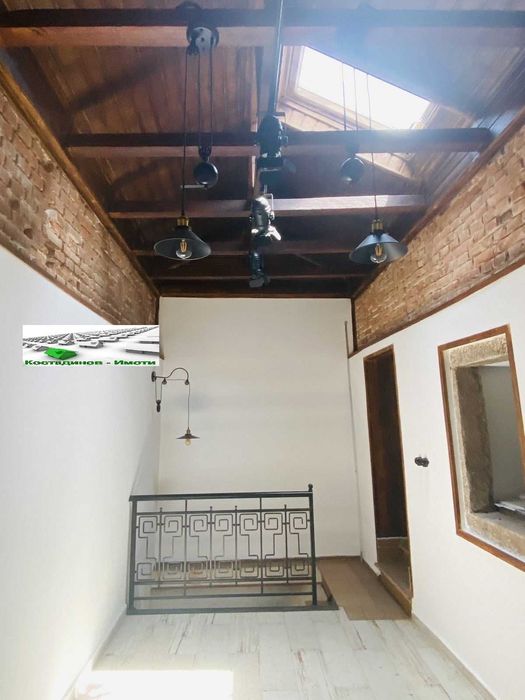 Дава се под наем Магазин в Пловдив, Център - 85 кв.м за 997.05 € - Снимка #1