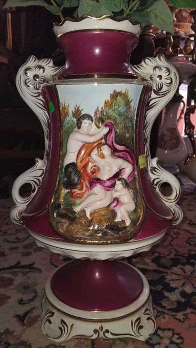 Порцеланова ваза -CAPODIMONTE . Символ на Италианското искуство