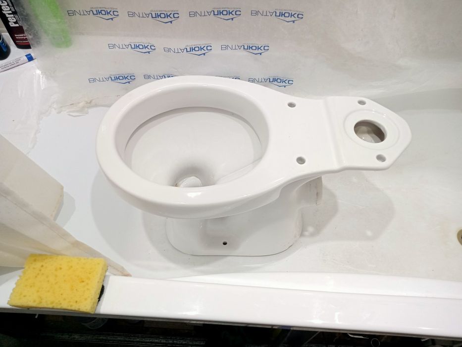 Продам унитаз в сборе