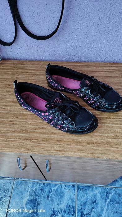 Дамски спортни обувки Adidas 40