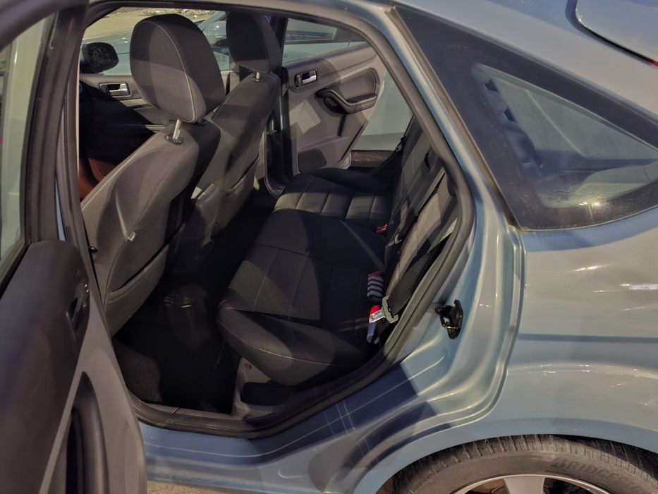 Focus 1.6i modell TITANIUM cu climatronic