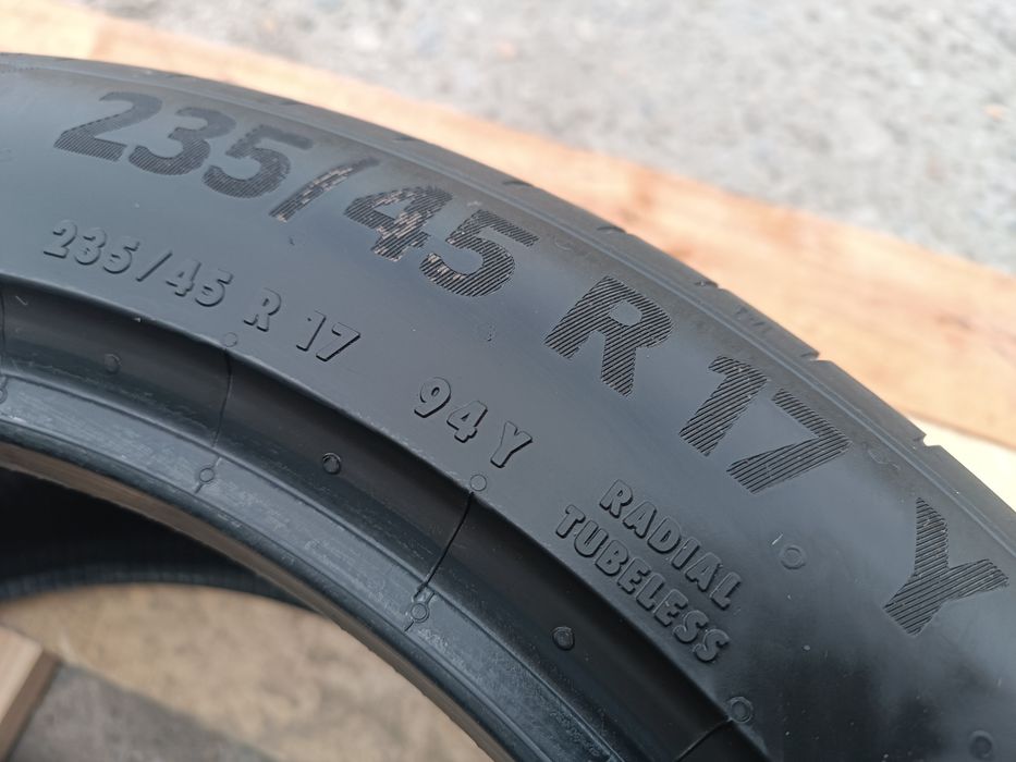 2бр. летни гуми 235/45/17 Continental