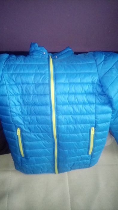 Продавам юношеско яке