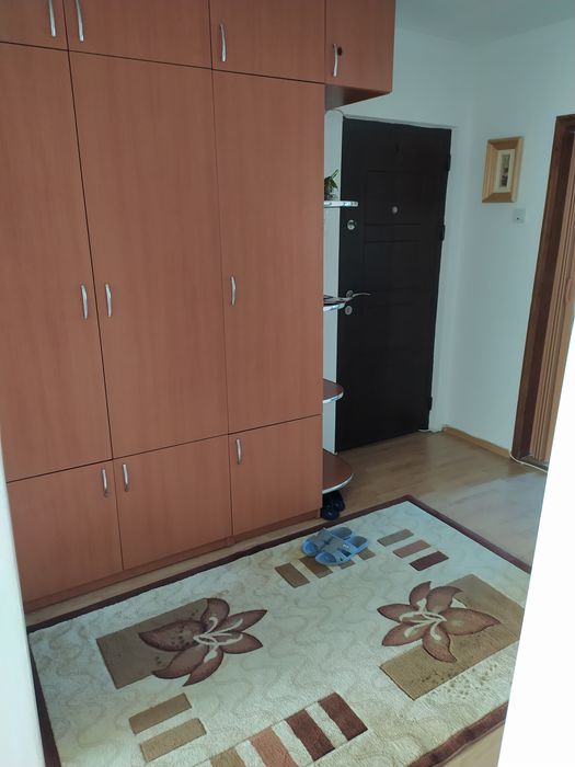 Închiriez ap 3 camere zonă centrală