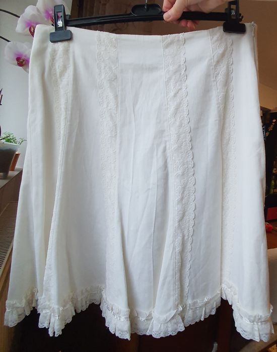 Fuste de blug, material calitativ