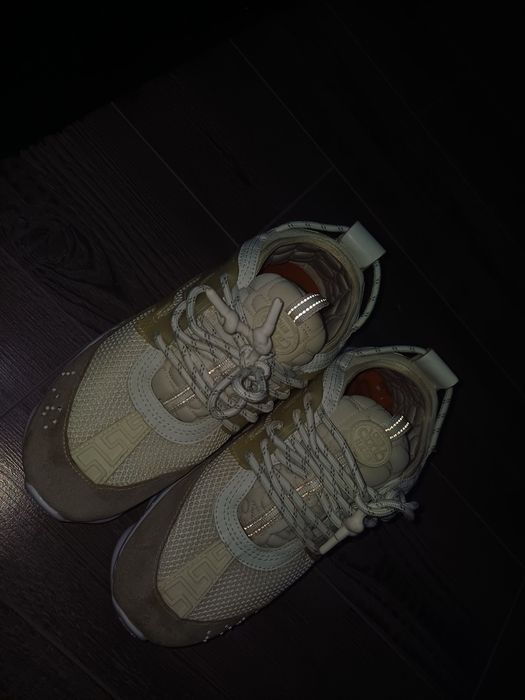 Versace chain reaction