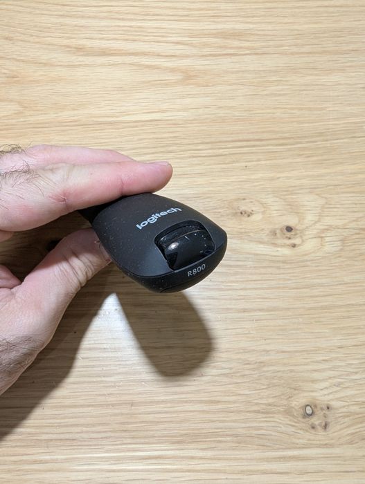 Logitech Professional Presenter R800 – telecomandă prezentări cu laser VERDE + LCD