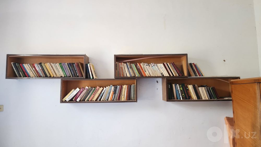 Книжние полки деревянные