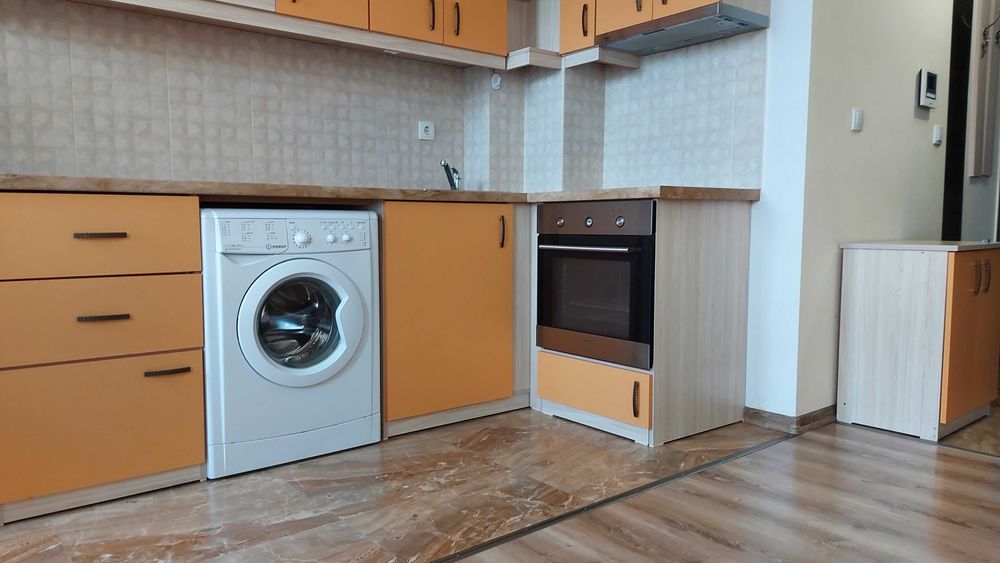 Дава се под наем Едностаен апартамент в Пловдив, Южен - 40 кв.м за 255 € - Снимка #1