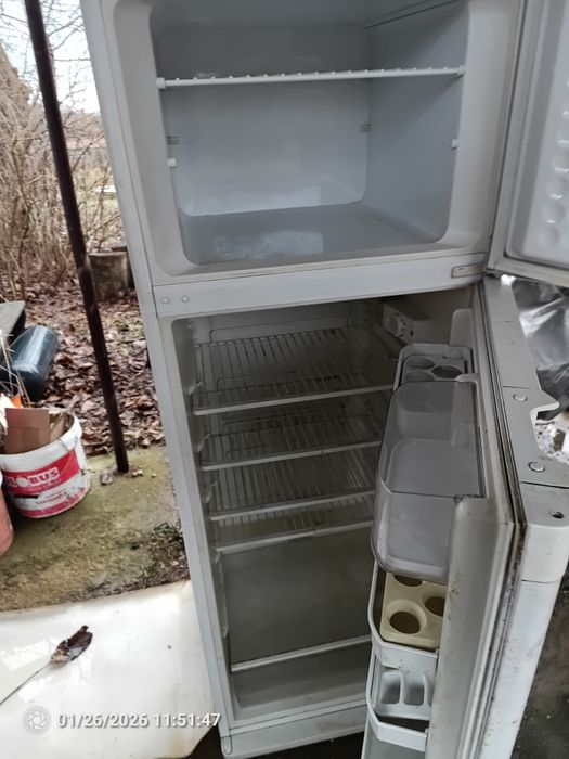 Продавам хладилник BOSCH