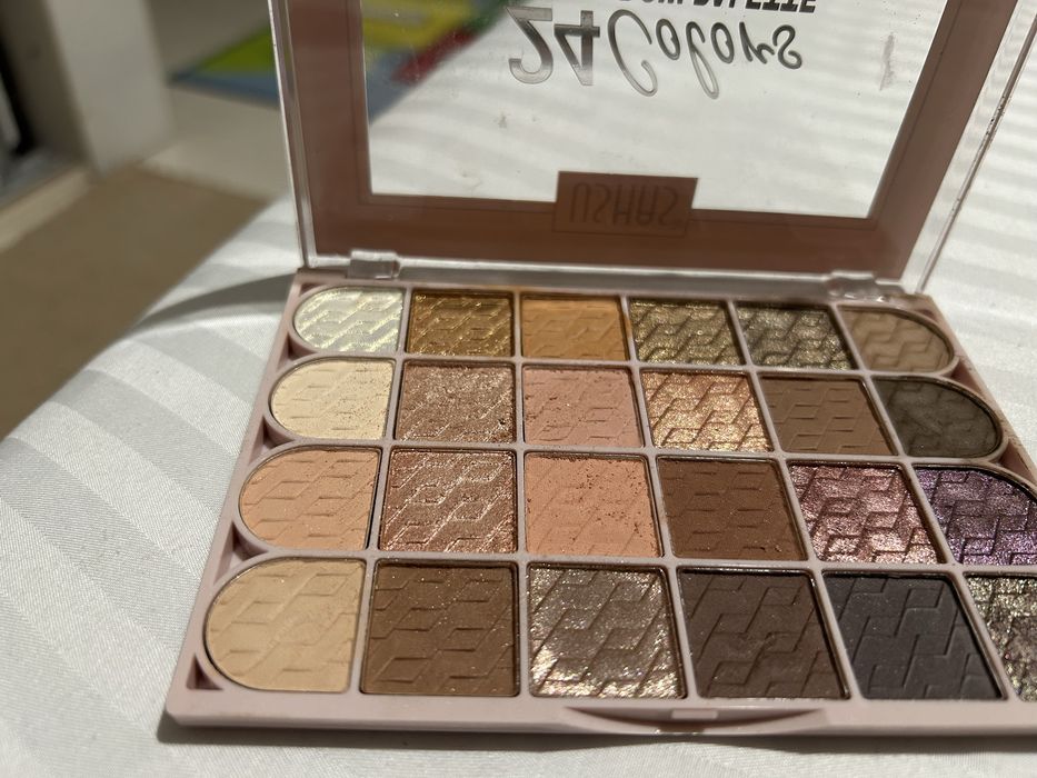 Set make up fard si iluminator