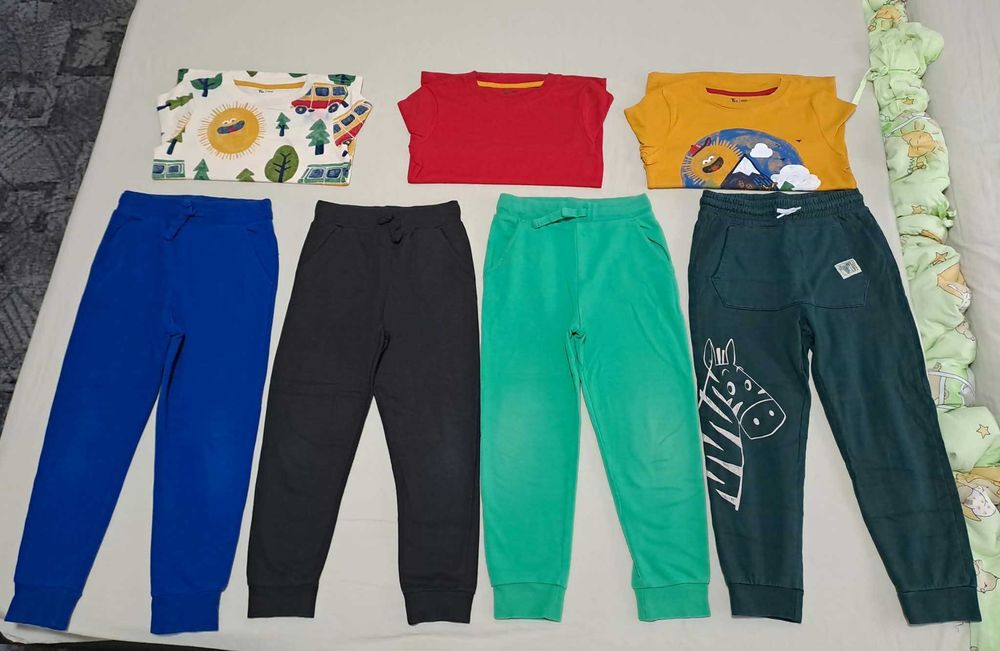 4 pantaloni și 3 bluze pentru copii
