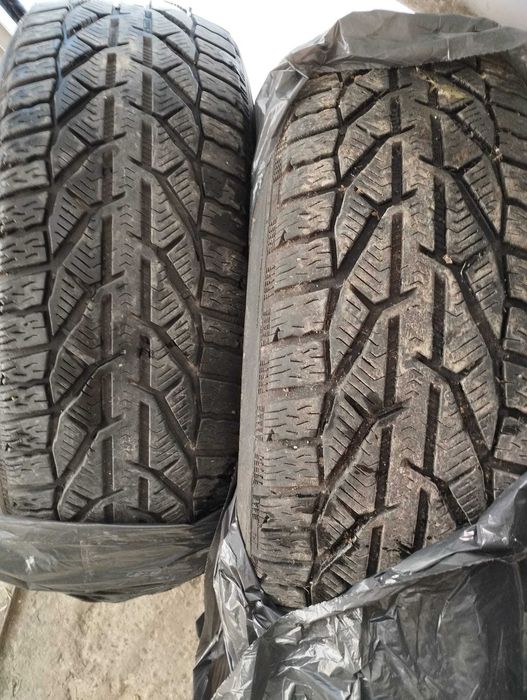 vand doua anvelope 215 65 R16