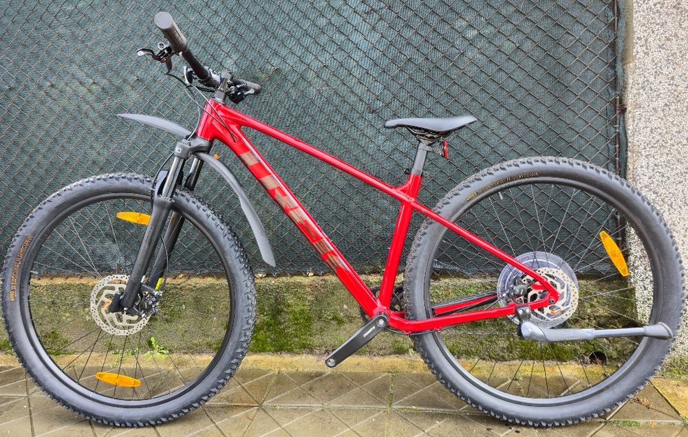Като нов 29 M размер Trek Marlin 5 2026 1x9 Shimano Cues проходни оси