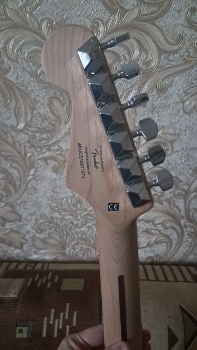 Fender stratocaster squier red sparcle (limited edition)