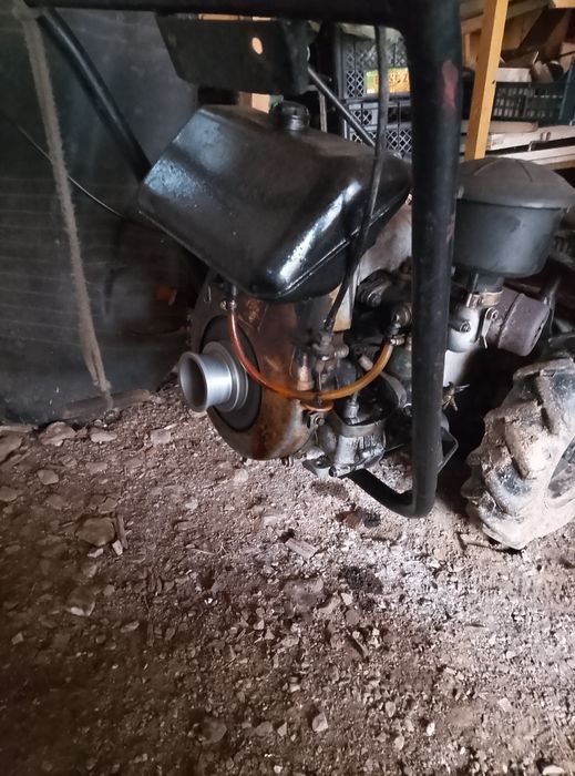 Vând cositoare/ motocositoare Carpatina, funcțională 2300 lei  fix.