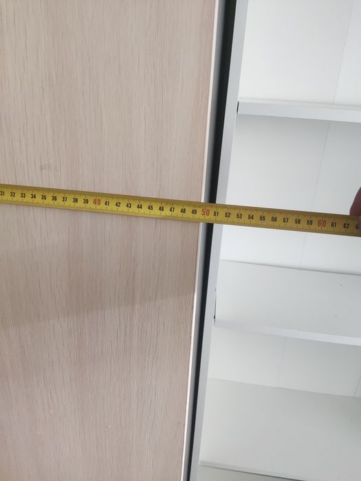 Продавам висок единичен гардероб 240х50х50