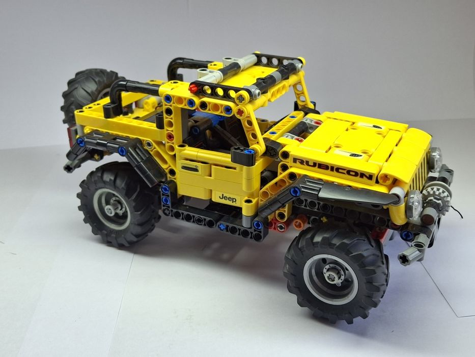LEGO Technic Jeep Wrangler Rubicon 42122 (оригинал)

Продам оригиналь