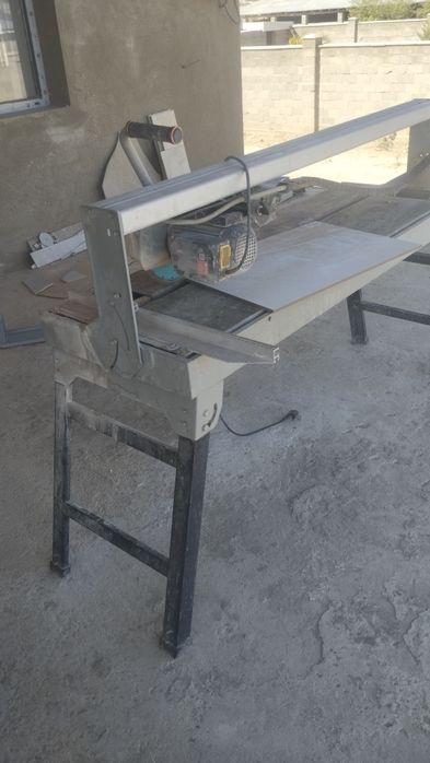 Продам электрический плиткорез.