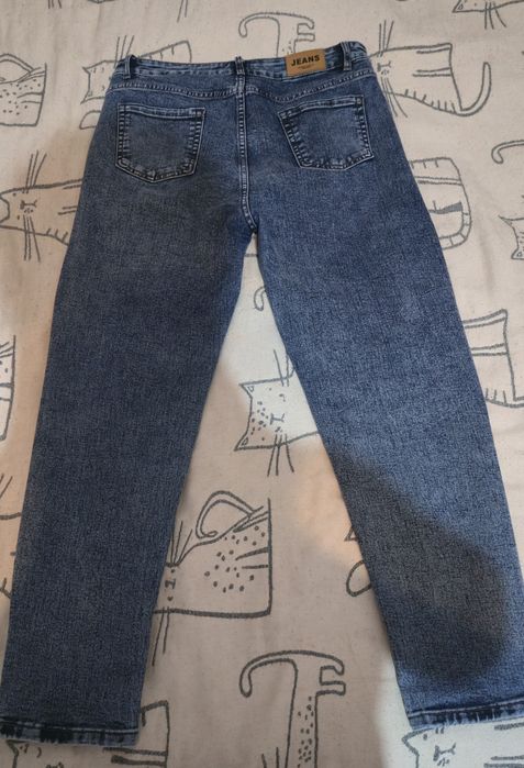 Продам женские джинсы mom 33 размера