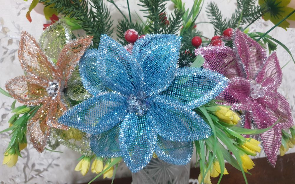 Блестящие цветы на елку