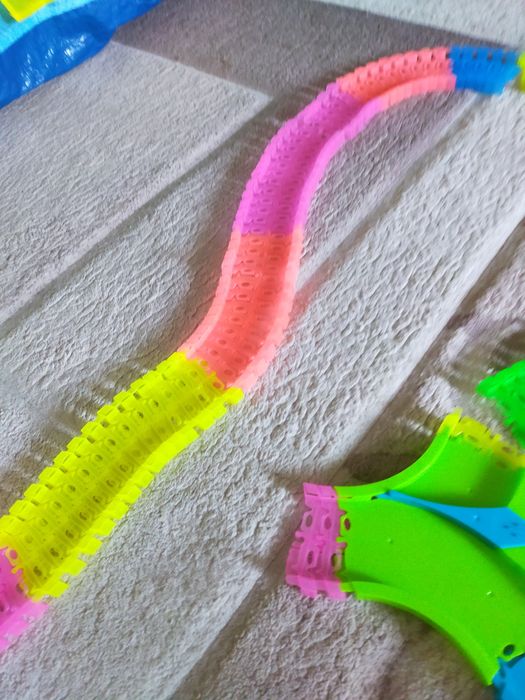 Гибкая дорога с машинкой