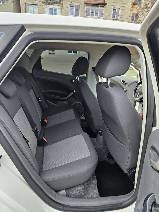 Seat Ibiza 2011 1.4benzina  Full Option